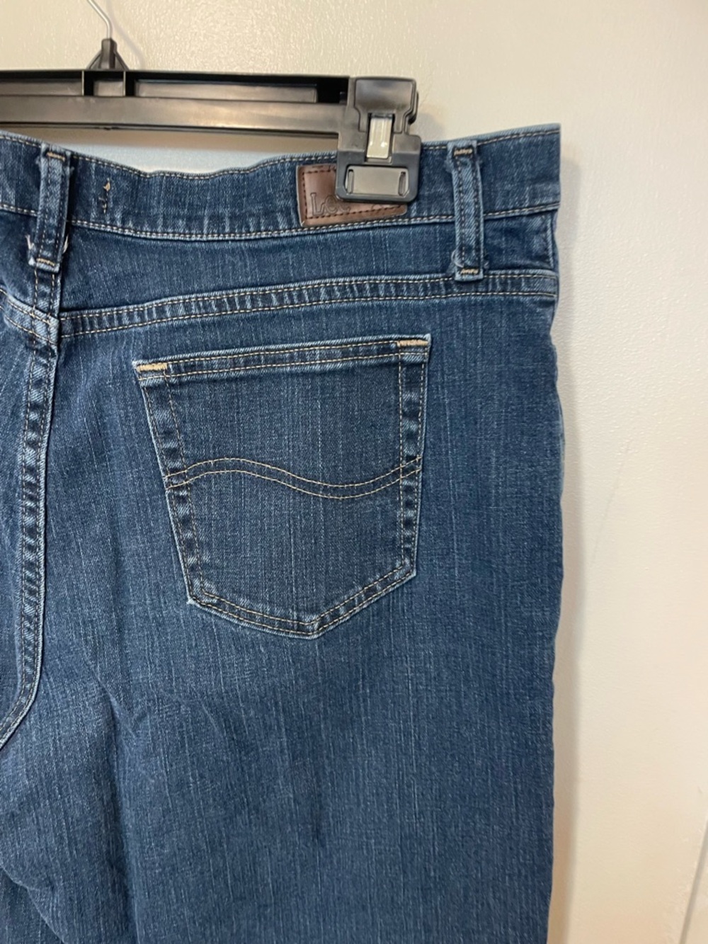 Lee Women's Relaxed Fit Straight-Leg Jeans mid-rise fit sz 16s ladies blue - Picture 7 of 9